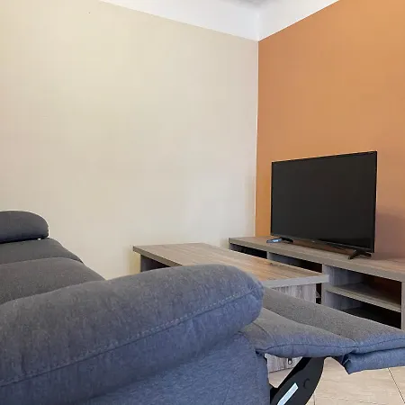 Апартаменти Confortable Idealement Situe