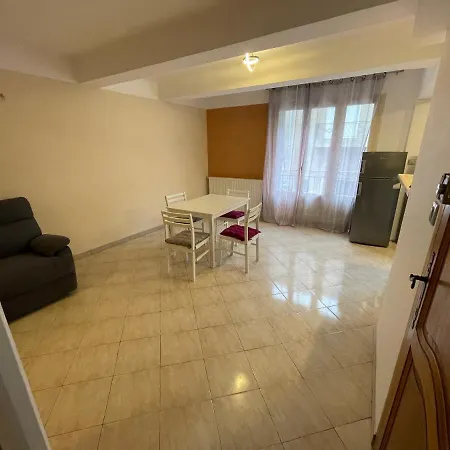 Апартаменти Confortable Idealement Situe *