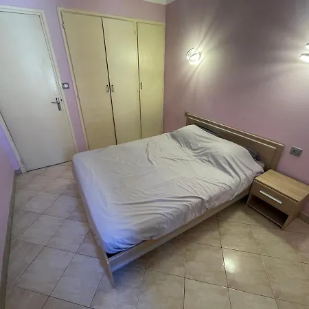 Confortable Idealement Situe Апартаменти
